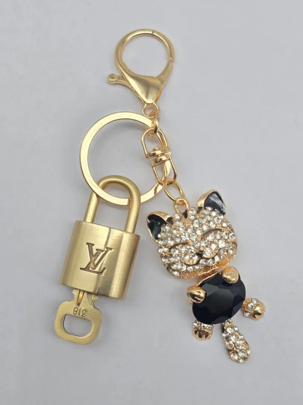 LV Authentic Gold Padlock 🔒 Key Set w/ Unbranded Cat Keychain Charm